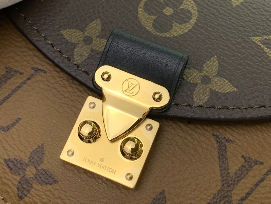 Louis Vuitton Tilsitt Bag – LHB712