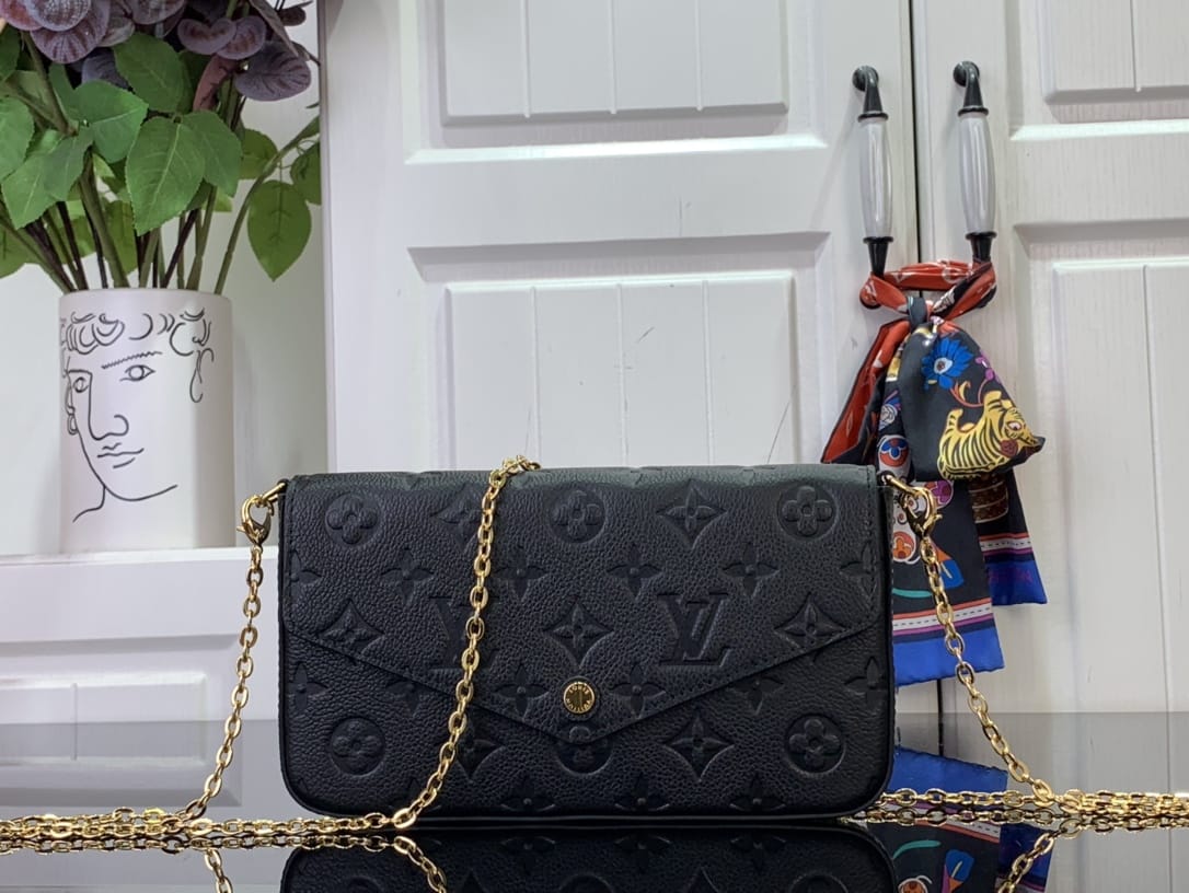 Luxury Shoulder Bag With Chain