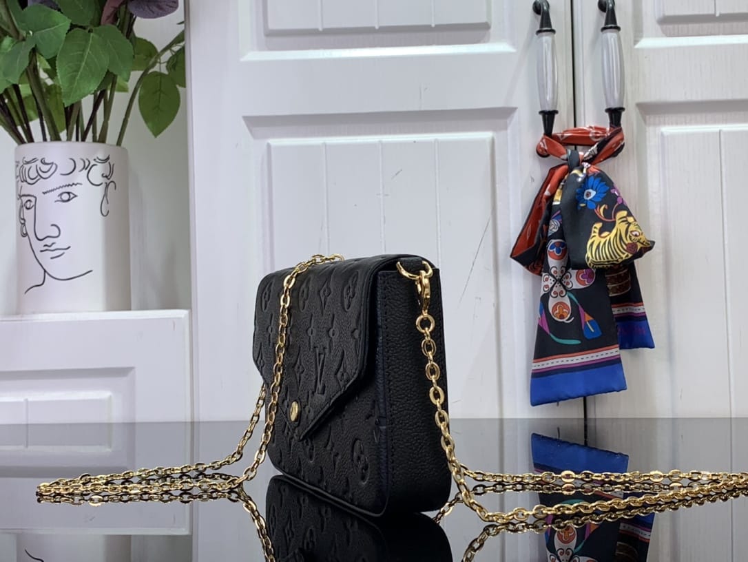 Luxury Shoulder Bag With Chain