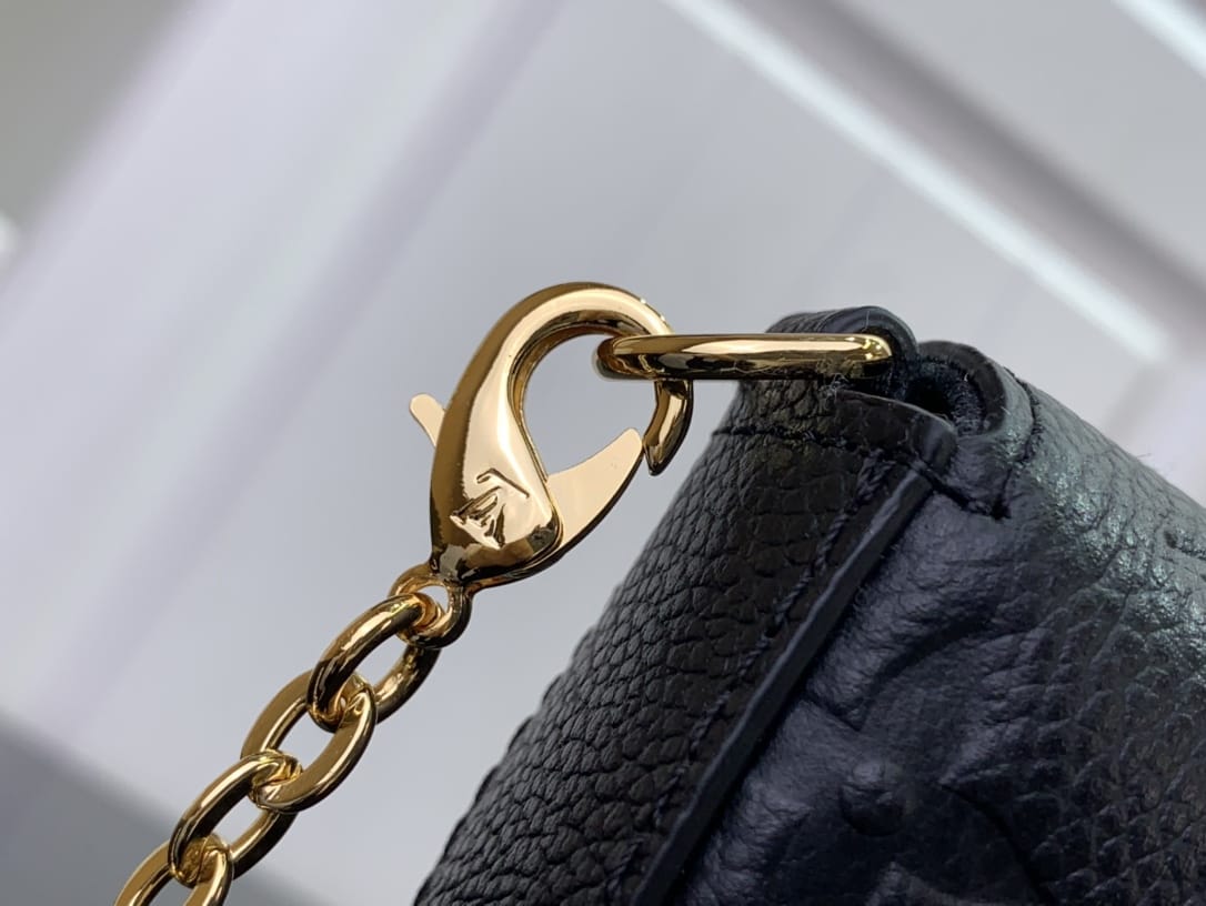 Luxury Shoulder Bag With Chain